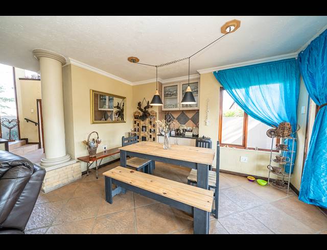 4 BEDROOM FREESTANDING FOR SALE IN SONNEVELD
